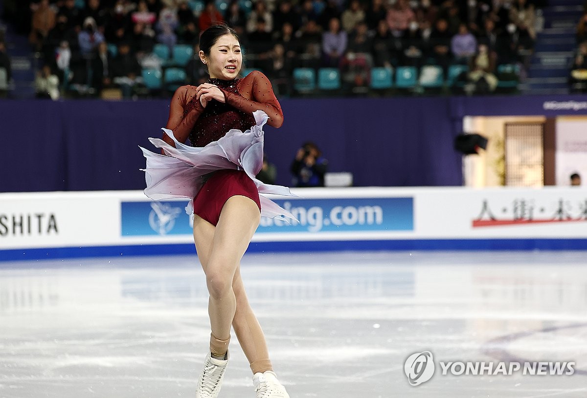 이해인이 23일 서울 목동 아이스링크에서 열린 2025 국제빙상경기연맹(ISU) 피겨스케이팅 사대륙선수권대회 여자 싱글 프리스케이팅에서 연기를 펼치고 있다. 연합뉴스