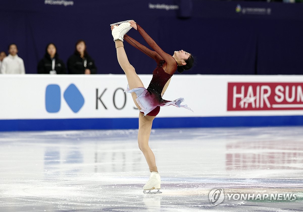 이해인이 23일 서울 목동 아이스링크에서 열린 2025 국제빙상경기연맹(ISU) 피겨스케이팅 사대륙선수권대회 여자 싱글 프리스케이팅에서 연기를 펼치고 있다. 연합뉴스