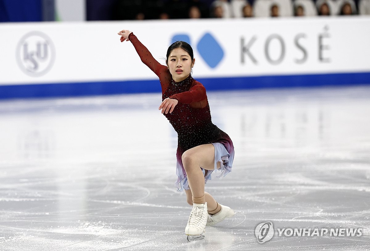 이해인이 23일 서울 목동 아이스링크에서 열린 2025 국제빙상경기연맹(ISU) 피겨스케이팅 사대륙선수권대회 여자 싱글 프리스케이팅에서 연기를 펼치고 있다. 연합뉴스