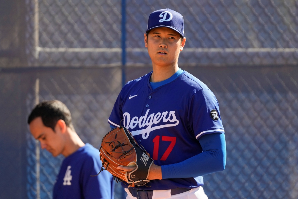 미국프로야구 메이저리그 LA 다저스 오타니 쇼헤이가 미국 애리조나주 글렌데일에 위치한 팀 훈련장에서 세 번째 불펜투구를 소화했다. 최고구속 95마일을 나타냈으며, 총 25구를 던졌다. 직구, 투심, 컷패스트볼까지 구종 세 가지를 점검했다. AP 연합뉴스