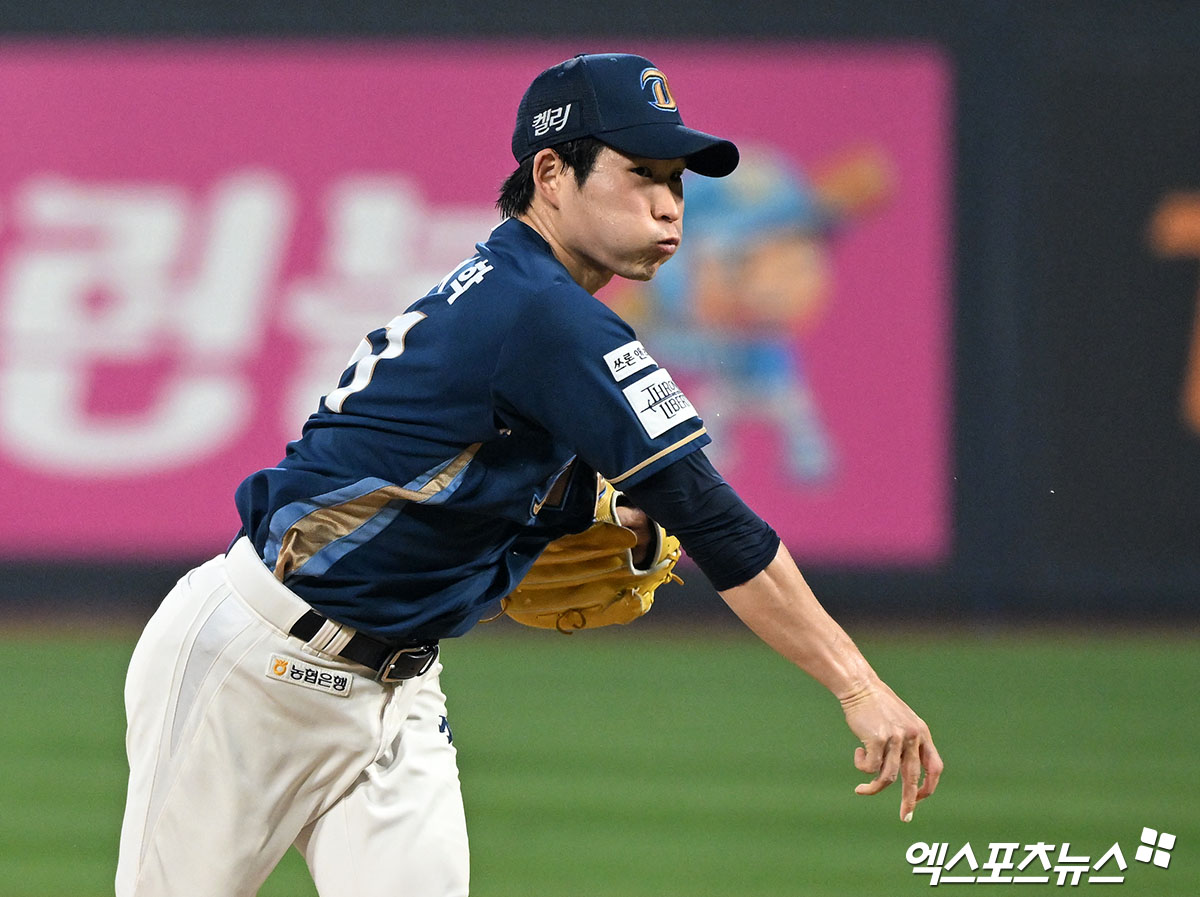 NC 투수 이재학은 오른쪽 팔꿈치 부상으로 2차 스프링캠프 명단에서 탈락했다. 불행 중 다행은 부상 정도가 크지 않다는 점이다. 주사치료 후 창원에서 몸 상태를 끌어올릴 전망이다. 엑스포츠뉴스 DB