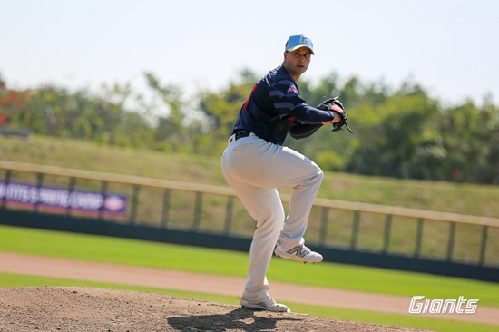 롯데 자이언츠 외국인 투수 터커 데이비슨이 23일 세이부전에 선발 등판해 2이닝 무피안타 3탈삼진 3볼넷 1실점을 기록했다. 롯데 자이언츠