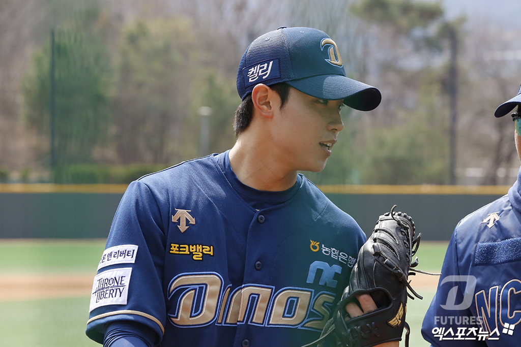 NC 투수 김민규는 애리조나 캠프에서 너클 커브를 장착했다. 단기간에 완성도를 높여 캠프 MVP에 선정. 많은 기대를 받고 있다. NC 다이노스