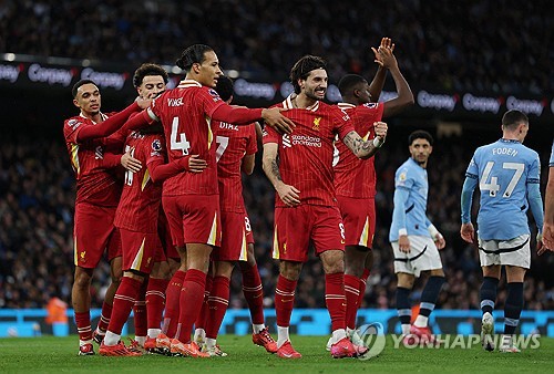 리버풀이 24일(한국시간) 영국 맨체스터에 있는 에티하드 스타디움에서 열린 맨체스터 시티와의 2024-2025시즌 프리미어리그 26라운드 원정 경기에서 2-0으로 승리했다.연합뉴스