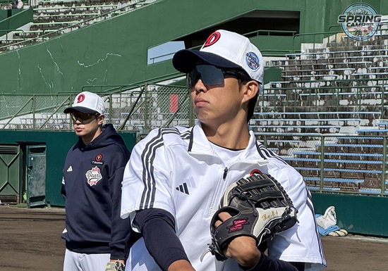 두산 베어스 외야수 김민석이 24일 요미우리 2군전에서 좌익수 7번 타자로 선발 출전한다. 두산 베어스