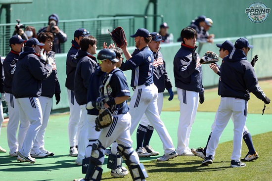 두산 베어스 외국인 투수 콜 어빈이 24일 요미우리 2군전에서 첫 실전 등판을 소화해 2이닝 1피안타 2사사구 무실점을 기록했다. 두산 베어스
