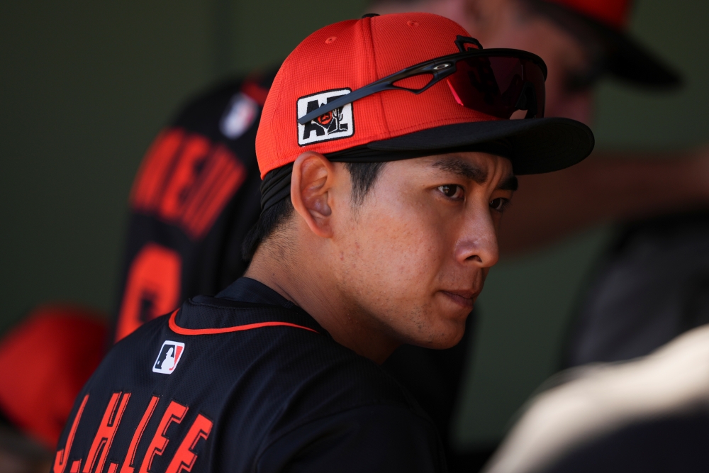 이정후가 25일 미국 애리조나주 스코츠데일에 위치한 스코츠데일 스타디움에서 열린 2025 미국프로야구 메이저리그 콜로라도 로키스와의 시범경기에 3번타자 겸 중견수로 선발 출전해 2타수 1안타 1홈런 1타점 1볼넷을 기록했다. 이정후의 시범경기 성적은 5타수 2안타 타율 0.400 1홈런 1타점이 됐다. AP 연합뉴스