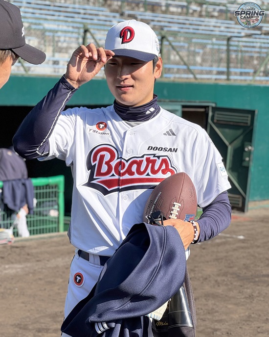 두산 베어스 투수 곽빈이 친구 안우진의 2026 WBC 대표팀 승선을 소망했다. 두산 베어스