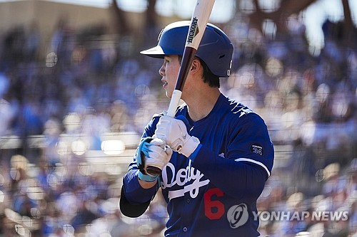 LA 다저스 김혜성이 미국 메이저리그 시범경기에 출전해 타격하고 있다. AP/연합뉴스