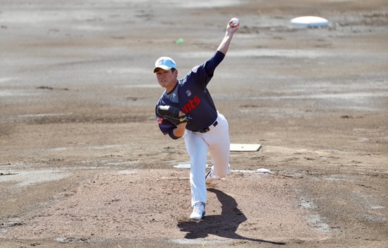 롯데 자이언츠가 26일 일본 미야자키 아이비구장에서 소프트뱅크 호크스를 꺾고 구춘대회 첫 승을 거뒀다. 롯데 자이언츠