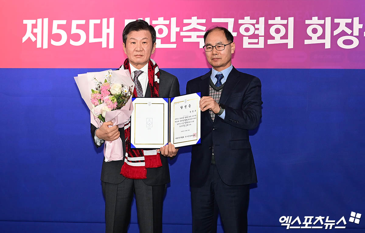 유승민 대한체육회장 회장은 5일 국회 본관 문화체육관광위원회 회의실에서 열린 문체부 전체 회의에 참석해 취임 인사를 했다. 이날 유 회장은 4선에 성공한 정몽규 대한축구협회장에 대해 문체부나 체육회 차원의 조처를 묻는 질의에 대해 이의 제기가 없으면 결격 사유가 없는 것으로 판단하고 인준을 해야하는 것이 규정이라고 밝혔다. 그러나 의원들이 문제를 제기하자 인준 보류에 대해 면밀히 검토하겠다고 말했다. 엑스포츠뉴스DB