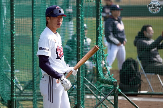 두산 베어스 외야수 김민석이 오는 3월 2일 친정 롯데 자이언츠와 첫 맞대결을 펼칠 예정이다. 두산 베어스