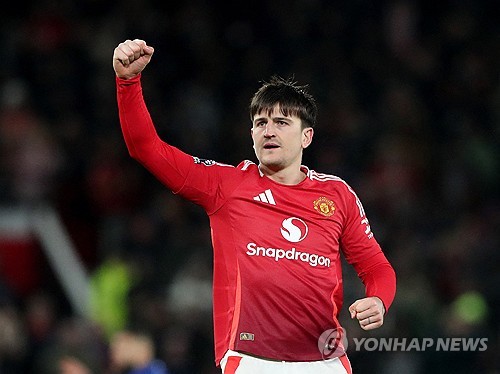 맨유가 27일(한국시간) 영국 맨체스터에 있는 올드 트래포드에서 열린 입스위치 타운과의 2024-2025시즌 프리미어리그 27라운드 맞대결에서 3-2로 승리했다. 맨유는 앞선 3경기에서 무승(1무 2패)으로 부진했지만 다시 4경기 만에 승리를 가져왔다. 비록 강등권 팀 상대 승리지만 맨유는 분위기 반전에 성공했다. 연합뉴스