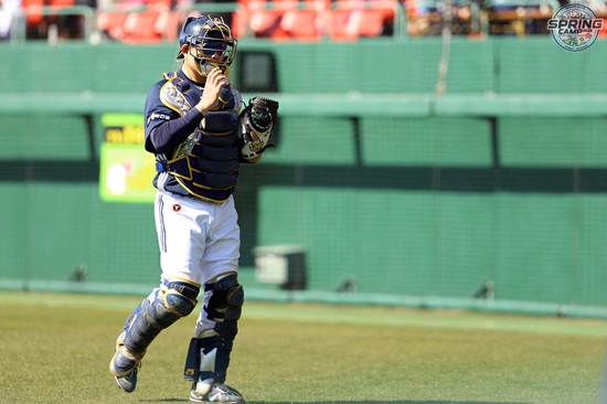 두산 베어스가 27일 일본 미야자키 아이비구장에서 구춘대회 소프트뱅크 호크스전을 치른다. 두산 베어스