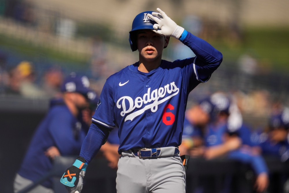 LA 다저스 김혜성의 시범경기 부진이 길어지는 가운데, 데이브 로버츠 다저스 감독이 당장 결정을 내릴 필요는 없다고 말하면서도 김혜성의 타격 능력을 지적했다. 미국 현지에서는 이러한 분위기가 계속 이어진다면 김혜성이 마이너리그에서 시즌을 시작할 것이라는 전망이 나오고 있다. AP 연합뉴스