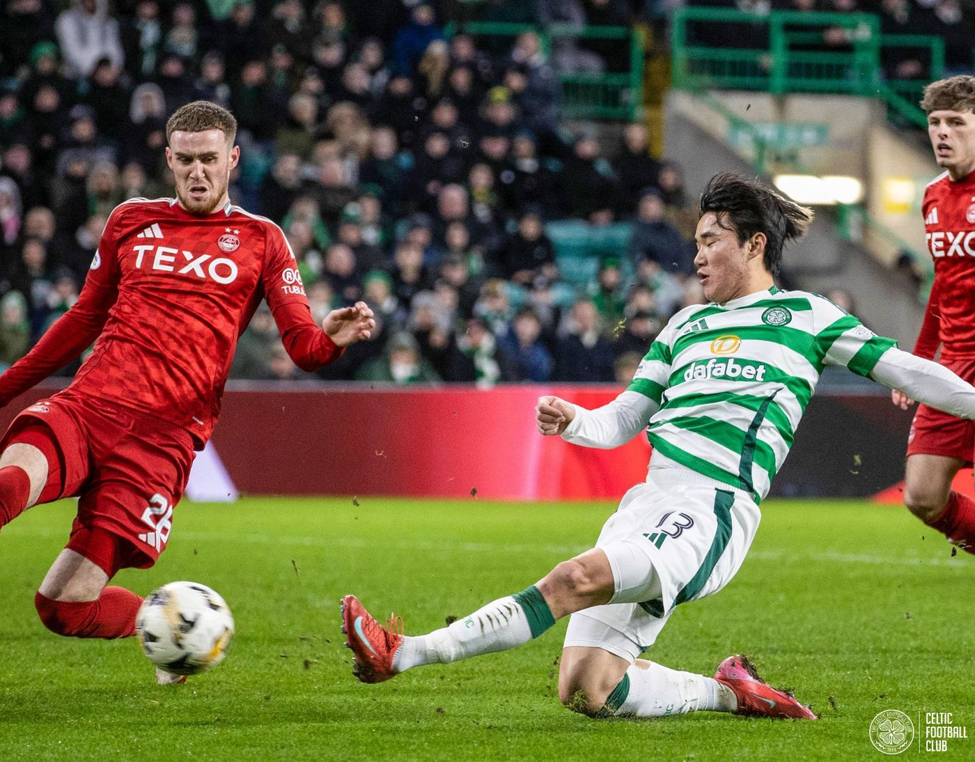 스코틀랜드의 셀틱 팬매체 '더셀틱스타'가 27일(한국시간) 양현준이 다음 시즌 셀틱의 뛰어난 스타가 될 수 있다고 보도했다. 양현준은 지난 26일 영국 스코틀랜드 글래스고에 있는 셀틱 파크에서 열린 에버딘과의 2024-2025시즌 프리미어십 퍼스트 스테이지 28라운드 홈 경기에 교체로 출전해 골을 터뜨리며 5-1 대승에 기여했다. 셀틱