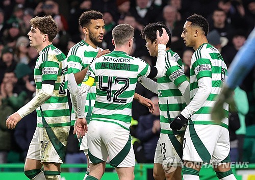 스코틀랜드의 셀틱 팬매체 '더셀틱스타'가 27일(한국시간) 양현준이 다음 시즌 셀틱의 뛰어난 스타가 될 수 있다고 보도했다. 양현준은 지난 26일 영국 스코틀랜드 글래스고에 있는 셀틱 파크에서 열린 에버딘과의 2024-2025시즌 프리미어십 퍼스트 스테이지 28라운드 홈 경기에 교체로 출전해 골을 터뜨리며 5-1 대승에 기여했다. 연합뉴스