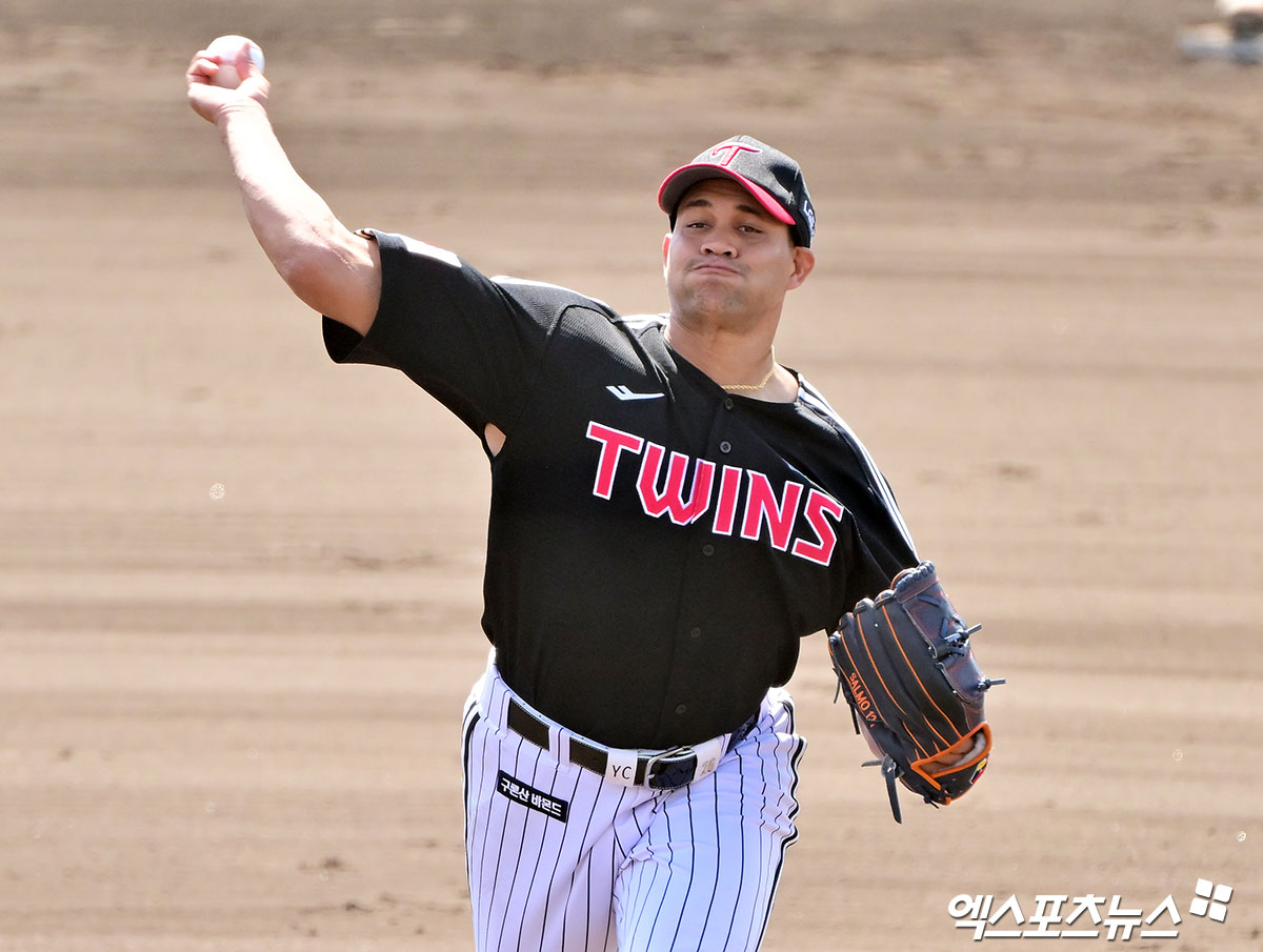 LG 투수 치리노스는 27일 오키나와 킨 스타디움에서 열린 KIA와 연습경기에 선발 등판했다. 2이닝 퍼펙트 투구로 산뜻한 시즌 출발을 알렸다. 오키나와, 김한준 기자