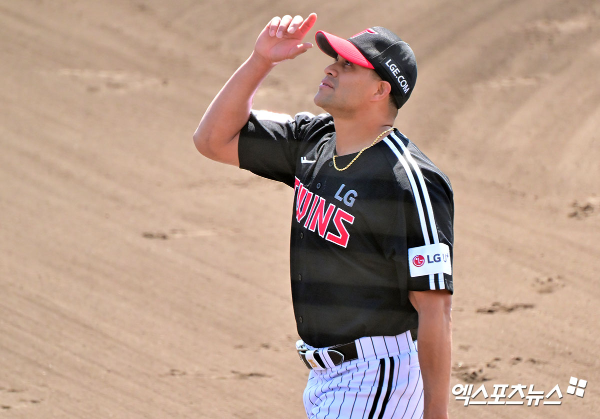 LG 투수 치리노스는 27일 오키나와 킨 스타디움에서 열린 KIA와 연습경기에 선발 등판했다. 2이닝 퍼펙트 투구로 산뜻한 시즌 출발을 알렸다. 오키나와, 김한준 기자