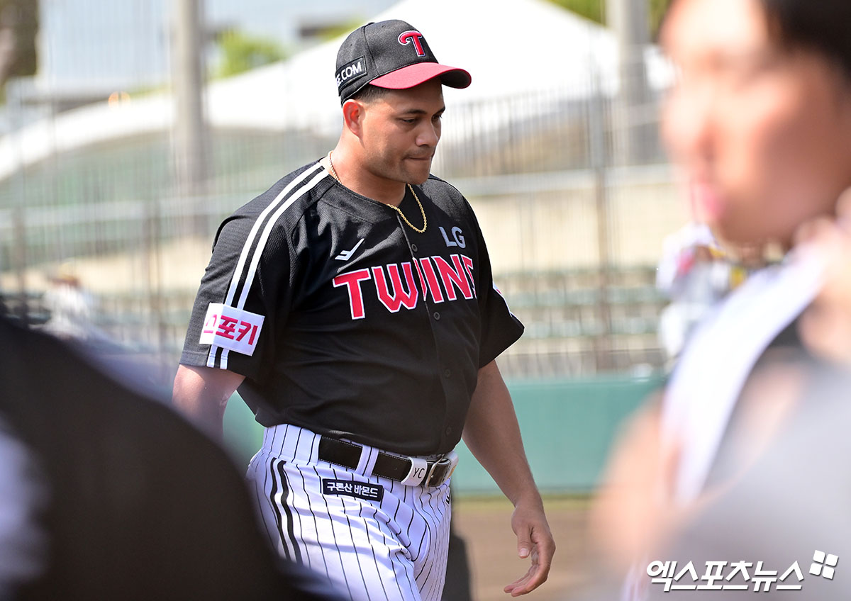 LG 투수 치리노스는 27일 오키나와 킨 스타디움에서 열린 KIA와 연습경기에 선발 등판했다. 2이닝 퍼펙트 투구로 산뜻한 시즌 출발을 알렸다. 오키나와, 김한준 기자