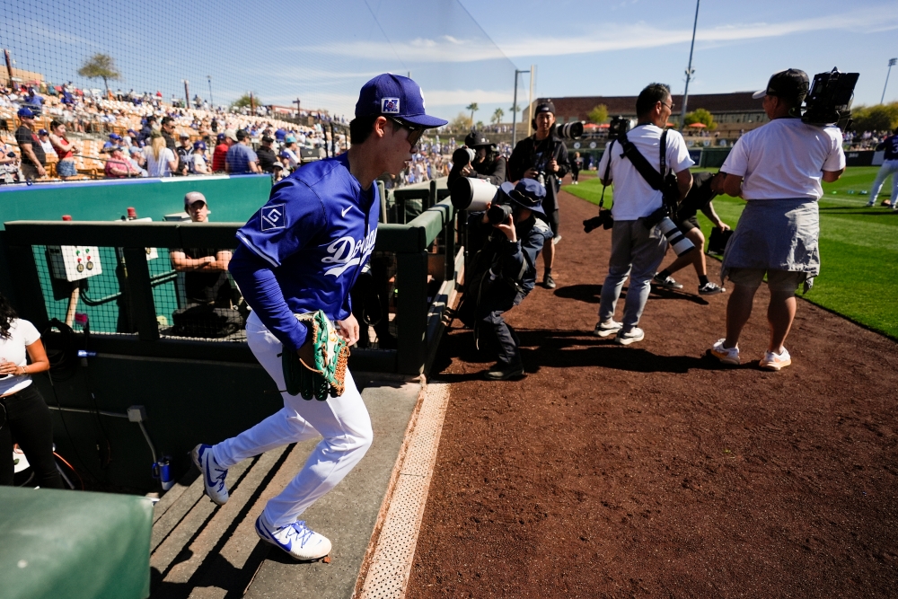 LA 다저스 내야수 김혜성이 미국프로야구 메이저리그 시범경기에서 12타수 1안타로 부진에 시달리는 가운데, 일본 현지에서도 김혜성의 행보를 주목하고 있다. 복수의 일본 매체는 김혜성의 시범경기 성적을 전하면서 김혜성의 개막 로스터 진입 여부가 불확실해진 점을 강조했다. AP 연합뉴스