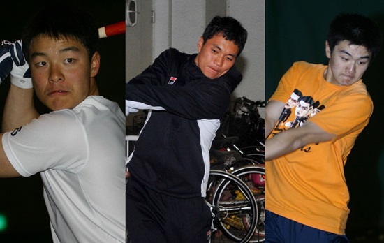 과거 두산 베어스 소속 선수였던 민병헌, 이종욱, 최주환이 스프링캠프 야간 훈련을 소화하던 장면. 두산 베어스