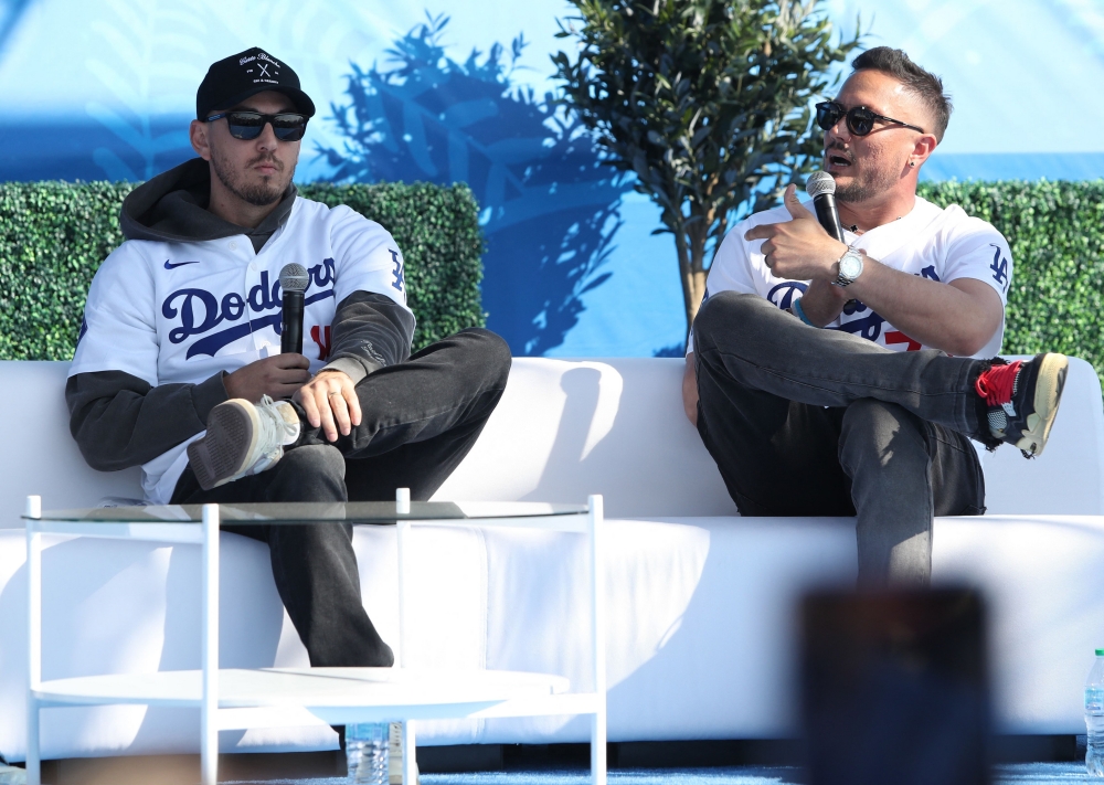 LA 다저스 내야수 미겔 로하스가 27일  미국 애리조나주 피오리아에 위치한 일식집에서 오타니 쇼헤이, 야마모토 요시노부, 사사키 로키 등 다저스에서 뛰고 있는 아시아 출신 선수들과 저녁 식사 자리를 마련했다. 김혜성도 이 자리에 함께했던 것으로 전해졌다. AFP 연합뉴스