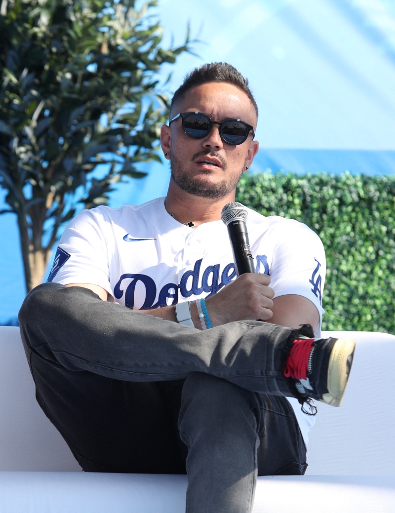 LA 다저스 내야수 미겔 로하스가 27일  미국 애리조나주 피오리아에 위치한 일식집에서 오타니 쇼헤이, 야마모토 요시노부, 사사키 로키 등 다저스에서 뛰고 있는 아시아 출신 선수들과 저녁 식사 자리를 마련했다. 김혜성도 이 자리에 함께했던 것으로 전해졌다. AFP 연합뉴스