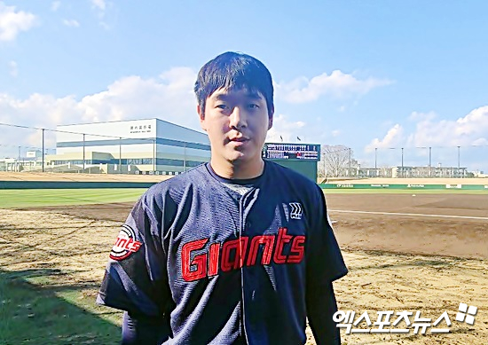 롯데 자이언츠 내야수 나승엽이 28일 지바롯데와 교류전에 5번 타자 1루수로 선발 출전해 5회 초 동점 솔로 홈런을 때렸다. 미야자키, 김근한 기자