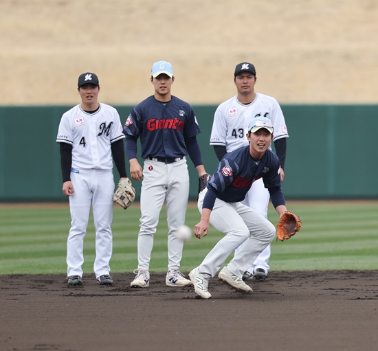 롯데 자이언츠가 3년 연속 지바롯데 마린스와 교류전을 치렀다. 롯데 자이언츠