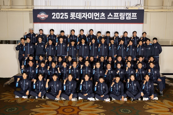 롯데 자이언츠가 3년 연속 지바롯데 마린스와 교류전을 치렀다. 롯데 자이언츠