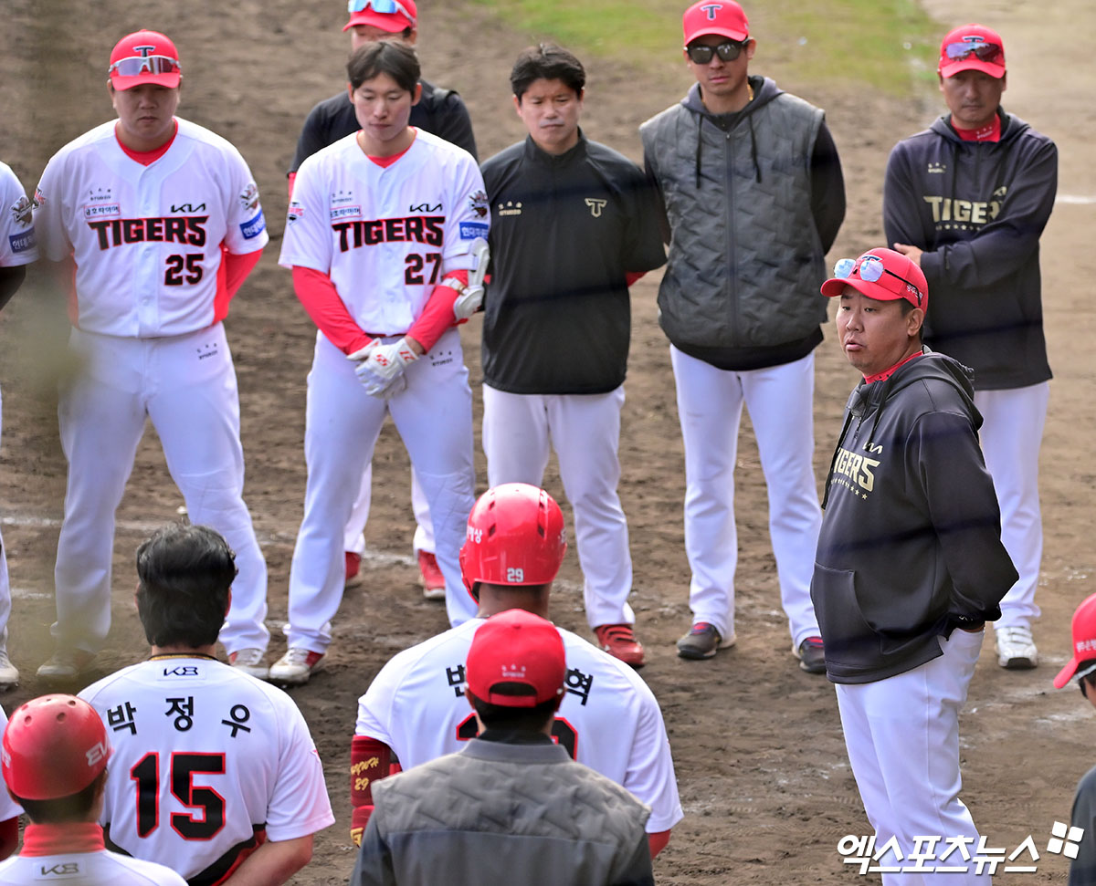 이범호 KIA 감독은 지난달 27일 킨 스타디움에서 열린 LG와 연습경기를 끝낸 뒤 선수단 미팅을 진행했다. 자유로운 분위기 속에서도 선수들이 경기장에서 해야 할 일을 강조했다. 엑스포츠뉴스 DB