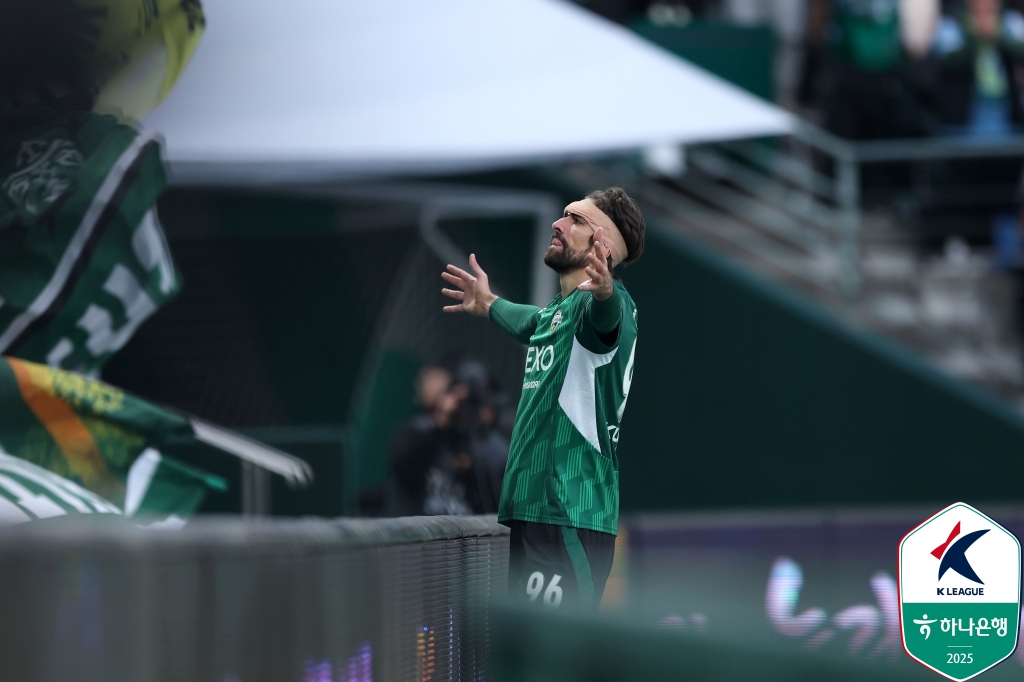 울산HD와 전북현대가 1일 오후 2시 울산문수축구경기장에서 ‘하나은행 K리그1 2025’ 3라운드 ‘현대가 더비’를 앞두고 선발 명단을 발표했다. 한국프로축구연맹