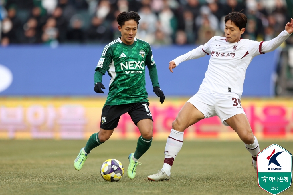 울산HD와 전북현대가 1일 오후 2시 울산문수축구경기장에서 ‘하나은행 K리그1 2025’ 3라운드 ‘현대가 더비’를 앞두고 선발 명단을 발표했다. 한국프로축구연맹