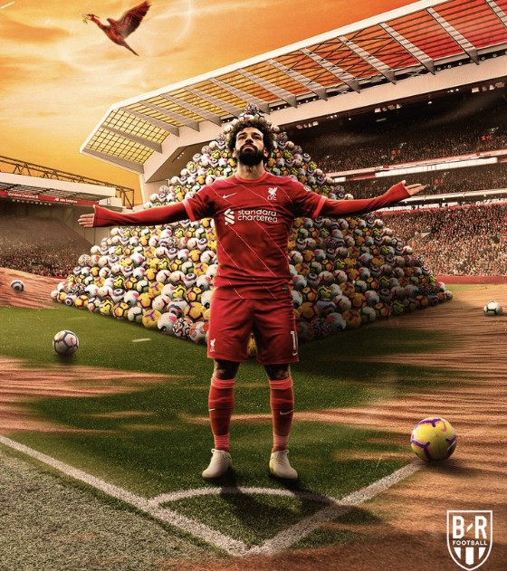 미국의 글로벌 스포츠 매체 'ESPN'은 28일(한국시간) '손흥민은 무슨 일이 잘못되었을까. 스퍼스(토트넘 애칭)에서 미래'라는 주제의 보도를 통해 토트넘에서의 손흥민 거취가 심상치 않다는 뜻을 전했다. 매체는 '손흥민은 모하메드 살라(리버풀)와 1992년생 동갑이다. 두 선수 모두 각자 구단에서 레전드 선수'라며 '한 명은 인생 최고의 전성기를 달리고 있다. 다른 한 명은 토트넘에서 처음으로 의문을 보이게 만들었다'라며 손흥민의 경기력 추락을 거론한 뒤 배경을 해리 케인의 바이에른 뮌헨 이적을 들었다. BR풋볼