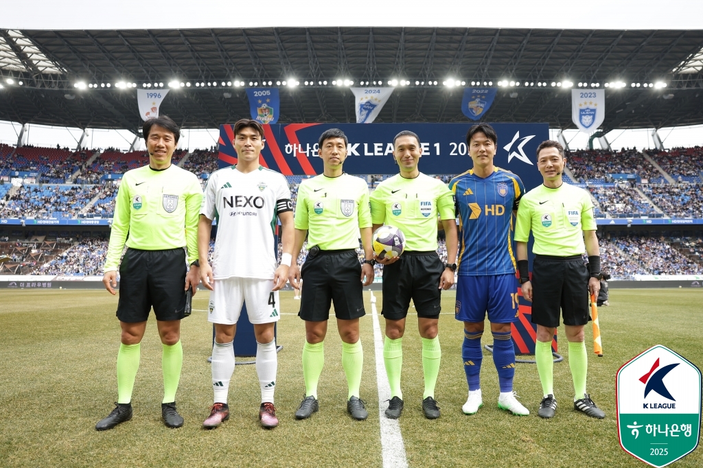 울산이 1일 울산 문수축구경기장에서 열린 전북현대와의 '하나은행 K리그1 2025' 3라운드 '현대가더비' 맞대결에서 보야니치의 원더골로 1-0으로 승리했다. 한국프로축구연맹