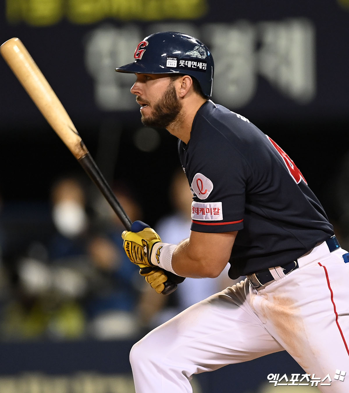 22일 오후 서울 송파구 잠실야구장에서 열린 '2022 신한은행 SOL KBO리그’ 롯데 자이언츠와 LG 트윈스의 경기, 7회초 1사 2루 롯데 렉스가 1타점 적시타를 날리고 있다. 엑스포츠뉴스 DB