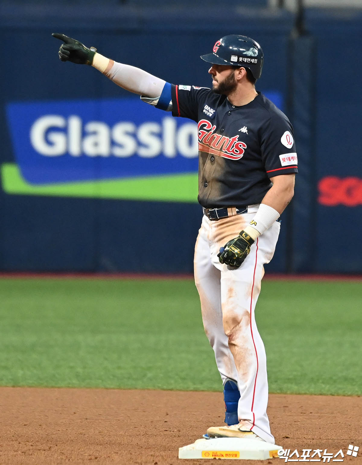 31일 오후 서울 구로구 고척스카이돔에서 열린 '2022 신한은행 SOL KBO리그' 롯데 자이언츠와 키움 히어로즈의 경기, 7회초 무사 롯데 선두타자 렉스가 2루타를 때려낸 뒤 세리머니를 하고 있다. 엑스포츠뉴스 DB