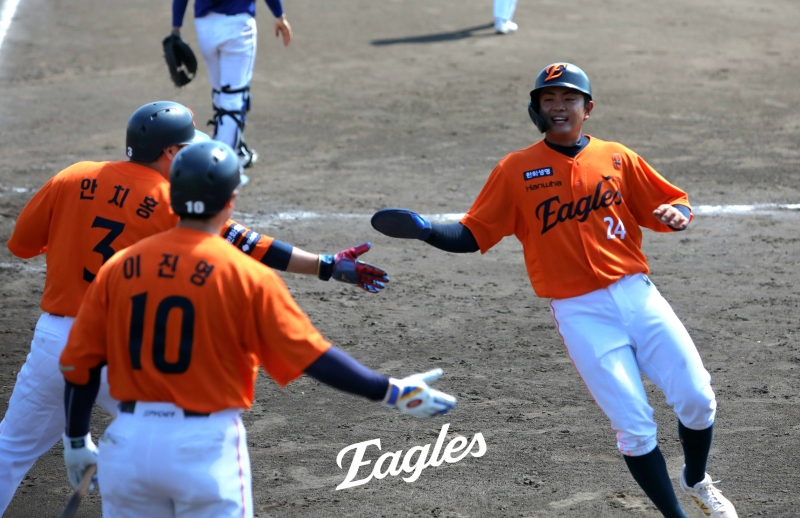 한화 이글스는 1일 일본 오키나와 고친다구장에서 열린 일본 사회인 야구팀 오키나와 전력과의 연습경기에서 3-9 패배를 당했다. 한화 이글스