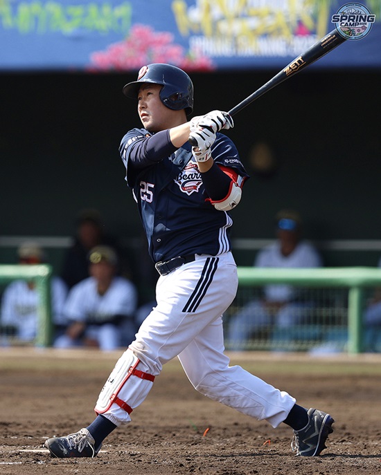 두산 베어스 포수 양의지가 1일 구춘대회 오릭스전에서 3회 초 달아나는 솔로 홈런을 쏘아 올렸다. 두산 베어스