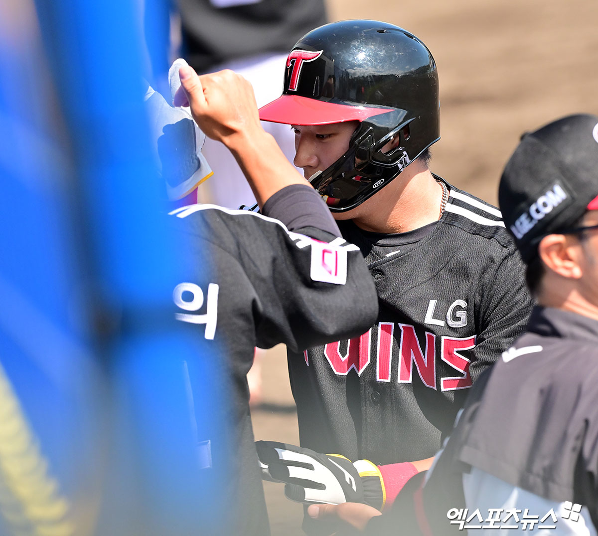 LG 내야수 문정빈은 오키나와 연습경기에서 두각을 드러내고 있다. 공수주에서 눈에 띄는 상승세를 보이며 라인업에 활력을 불어넣고 있다. 오키나와, 김한준 기자