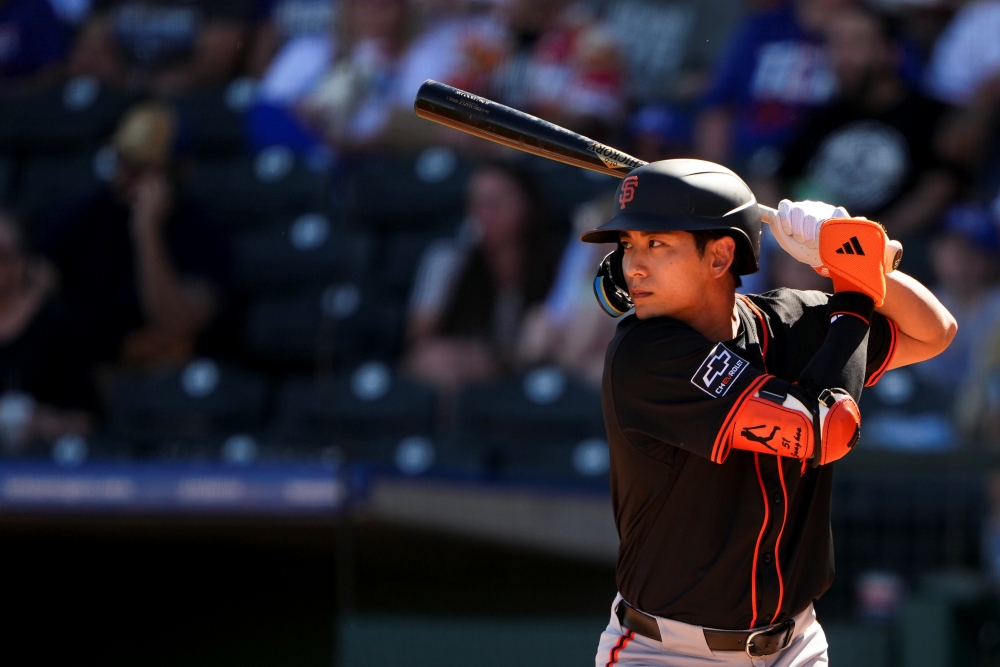 샌프란시스코 외야수 이정후가 미국 애리조나주 글렌데일 캐멀백 랜치에서 열린 2025 미국프로야구 메이저리그 LA 다저스와의 시범경기에 3번타자 겸 중견수로 선발 출전해 3타수 2안타 1타점을 기록했다. AP 연합뉴스