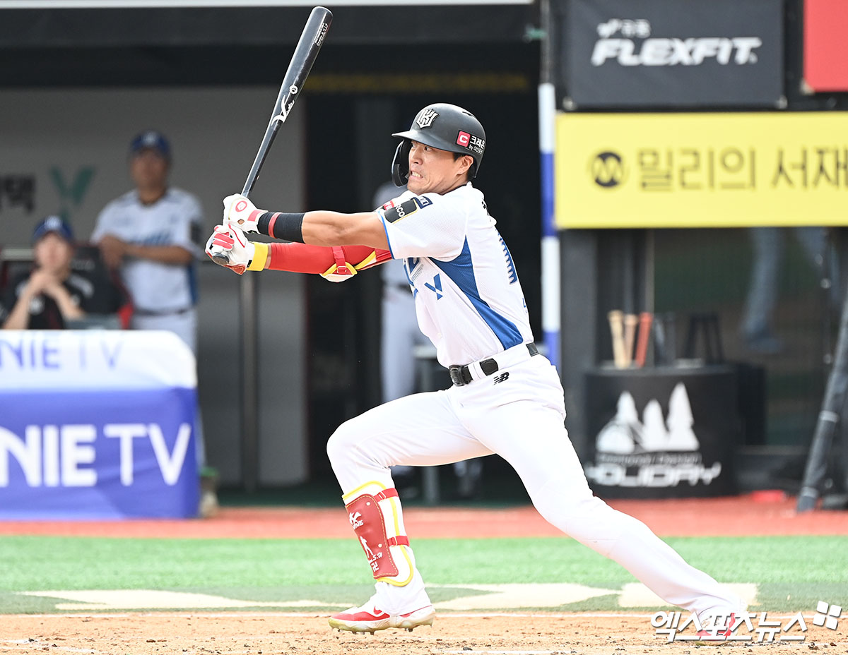 KT 위즈 내야수 천성호가 지난해 정규시즌 경기에서 타격하고 있다. 엑스포츠뉴스 DB