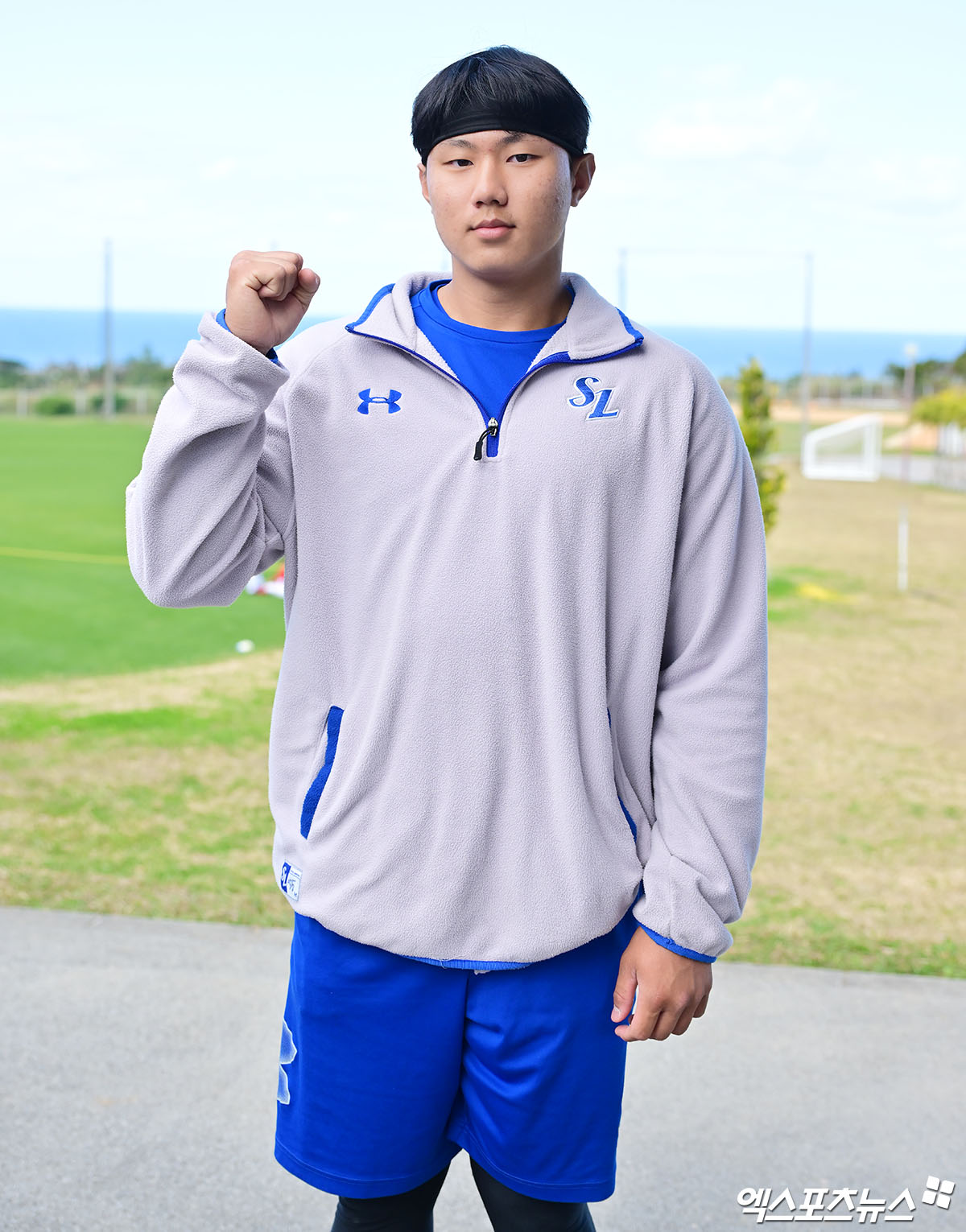 삼성 라이온즈 신인투수 배찬승이 일본 오키나와 스프링캠프에서 기념촬영하고 있다. 일본 오키나와, 김한준 기자