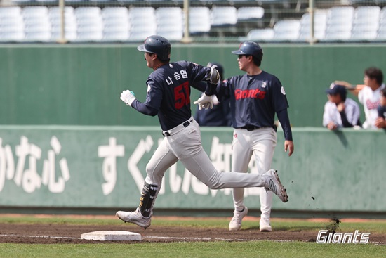 롯데 자이언츠 내야수 나승엽이 2일 두산전에서 백투백 홈런을 쏘아 올렸다. 롯데 자이언츠