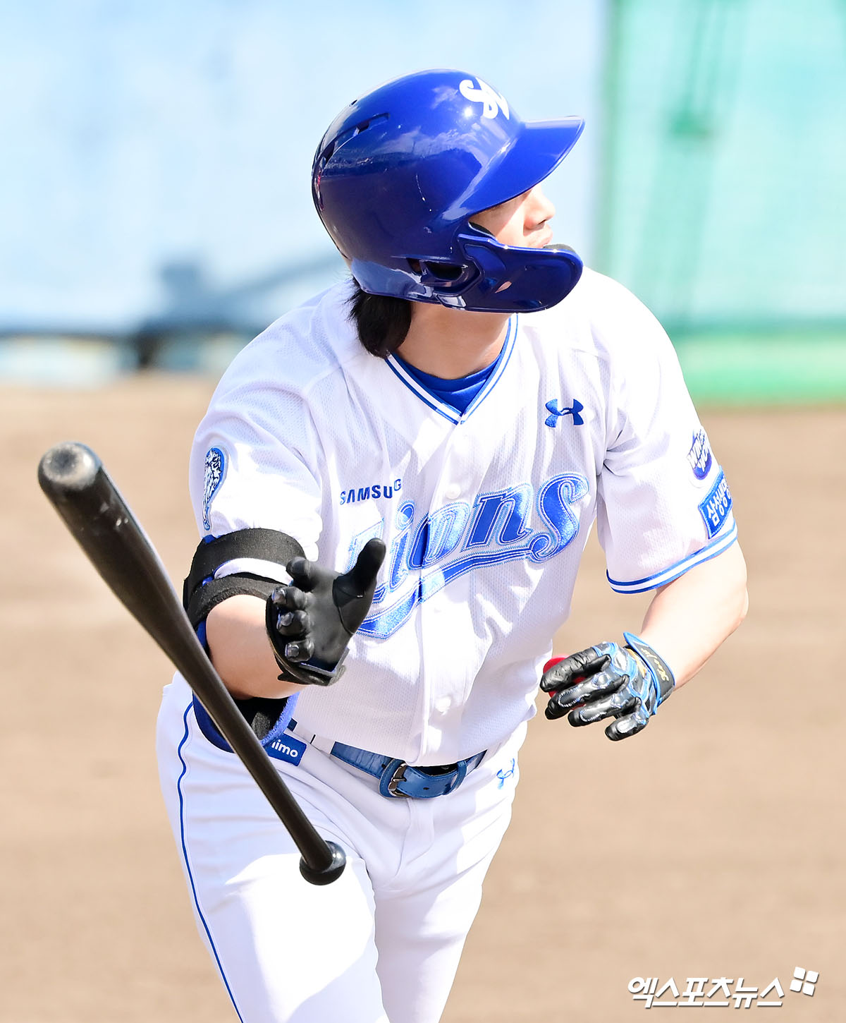 삼성 라이온즈 구자욱이 2일 일본 오키나와 온나손 아카마 구장에서 열린 KIA 타이거즈와의 연습경기에서 역전 만루 홈런을 치고 있다. 일본 오키나와, 김한준 기자