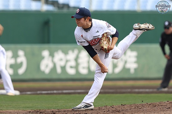 두산 베어스 투수 김택연과 이병헌이 지난 2일 구춘대회 롯데전에 구원 등판해 1이닝 삼자범퇴 이닝을 연속으로 만들었다. 두산 베어스