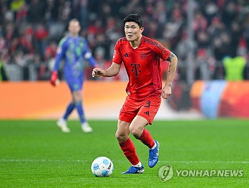 독일 축구 전문지 키커가 3일(한국시간) 분데스리가 이주의 팀에 김민재를 선정했다. 김민재는 팀 동료 마이클 올리세와 함께 이름을 올렸다. 연합뉴스