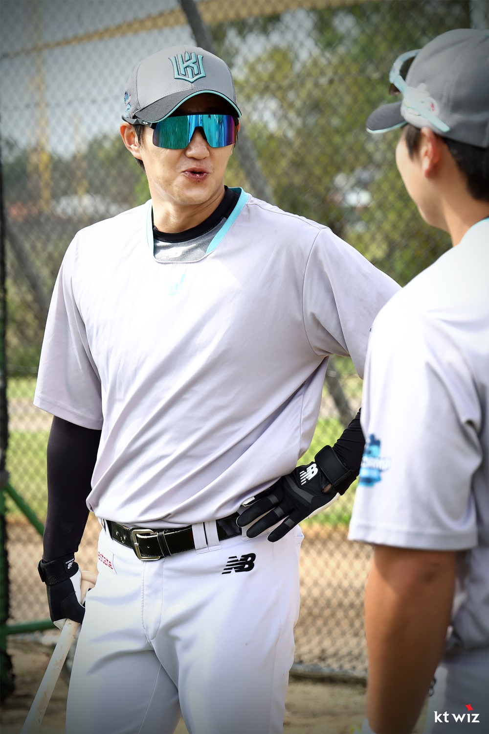 KT 외야수 김민혁(사진)은 2일 기노자구장에서 열린 LG전에서 7회초 대타로 교체 출전했다. 9회초 김영우 상대 홈런포를 쏘아올려 팀 승리에 힘을 보탰다. KT 위즈