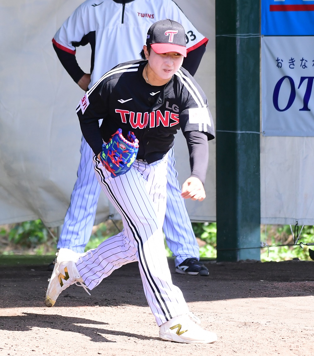 LG 투수 최채흥은 2일 기노자구장에서 열린 KT와 연습경기에서 구원 등판했다. 1이닝 무실점 삼자범퇴로 산뜻한 출발을 알렸다. 개막 전까지 직구 구위를 끌어올리려 한다. 엑스포츠뉴스 DB